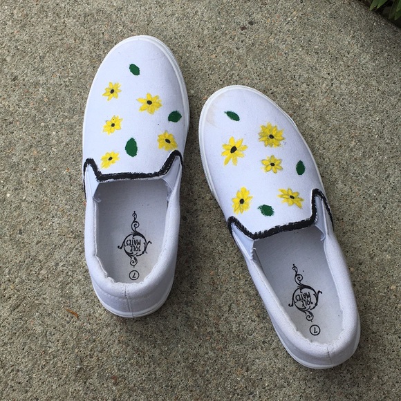 White sunflower and leaf print shoes - Picture 1 of 5